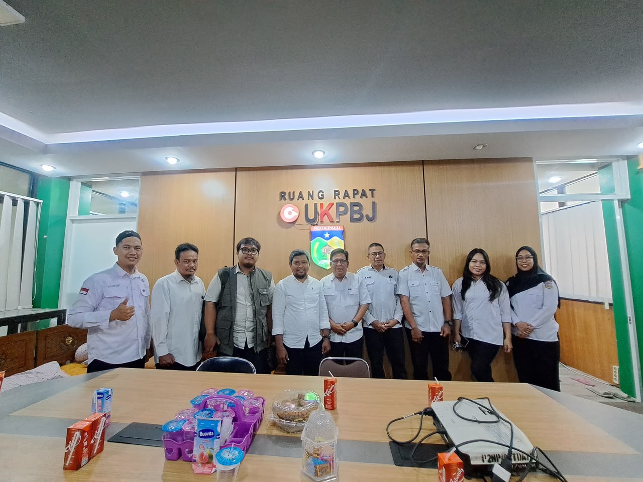 Perkuat Tata Kelola Pengadaan, UKPBJ Kabupaten Poso Lakukan Kunjungan Kerja ke UKPBJ Kota Palu